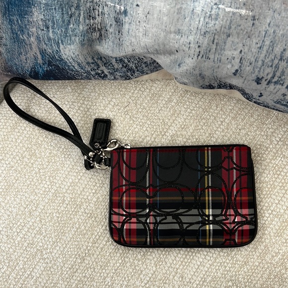 Coach Wristlet NWOT. - Picture 1 of 3